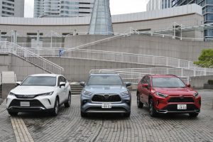 The three SUV brothers from Toyota (From the left, Harrier, Highlander, RAV4)
