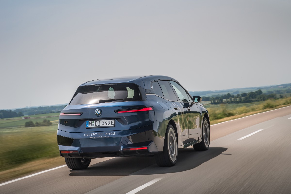 The 111.5 kWh battery gives the BMW iX an ample range of up to 630 kilometres.