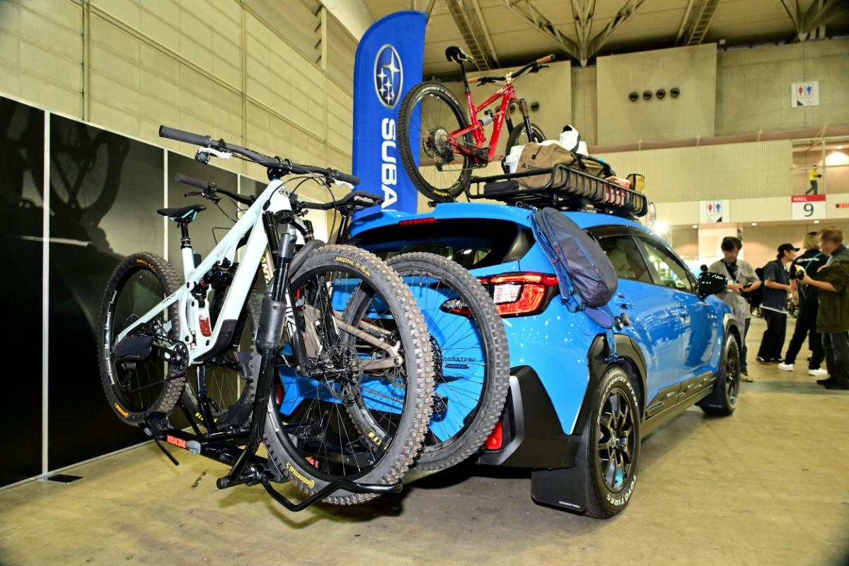 スバルのタフSUV達が登場！ ギア感高まるカスタマイズパーツを装着