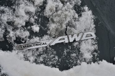 スバルの「スゴい4WD」なぜ誕生？ 雪国で鍛えられた独自4輪制御技術「シンメトリカルAWD」とは？