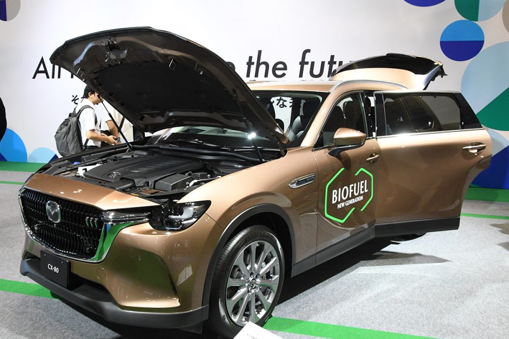 マツダが次世代バイオ燃料使える新型「CX-80」実車公開！ 「JAPAN