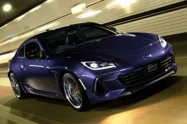 スバルが新たな限定車「BRZパープルエディション」実車初公開！ “謎のサプライズモデル”も登場か!? 東京オートサロン2025でお披露目へ