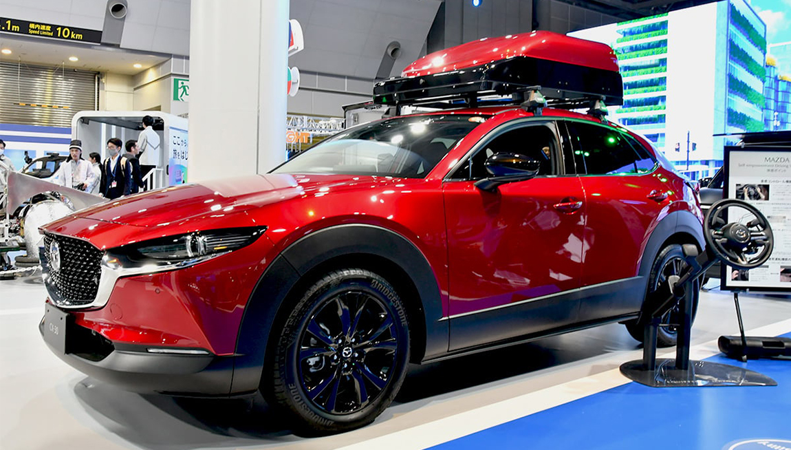 走る歓びをすべての人に！ ”手だけで運転できる”マツダ「CX-30 SeDV」をジャパンモビリティショーで体験