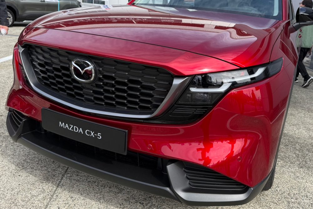 まもなく登場？マツダ新型「CX-5」展示！ 実車を見たユーザーからの反響は？