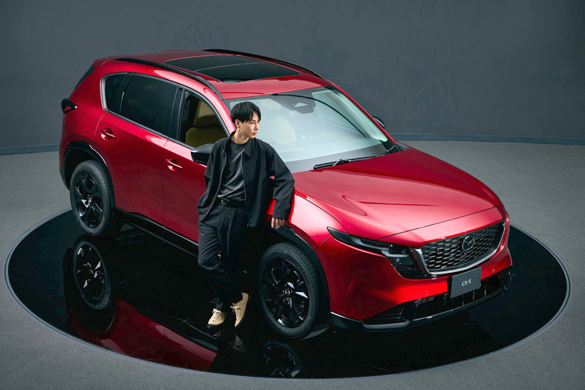 スピングルとのコラボスニーカーに第2弾登場！ 新型CX-5をイメージしたシックな2色カラーの「SP-MZD」