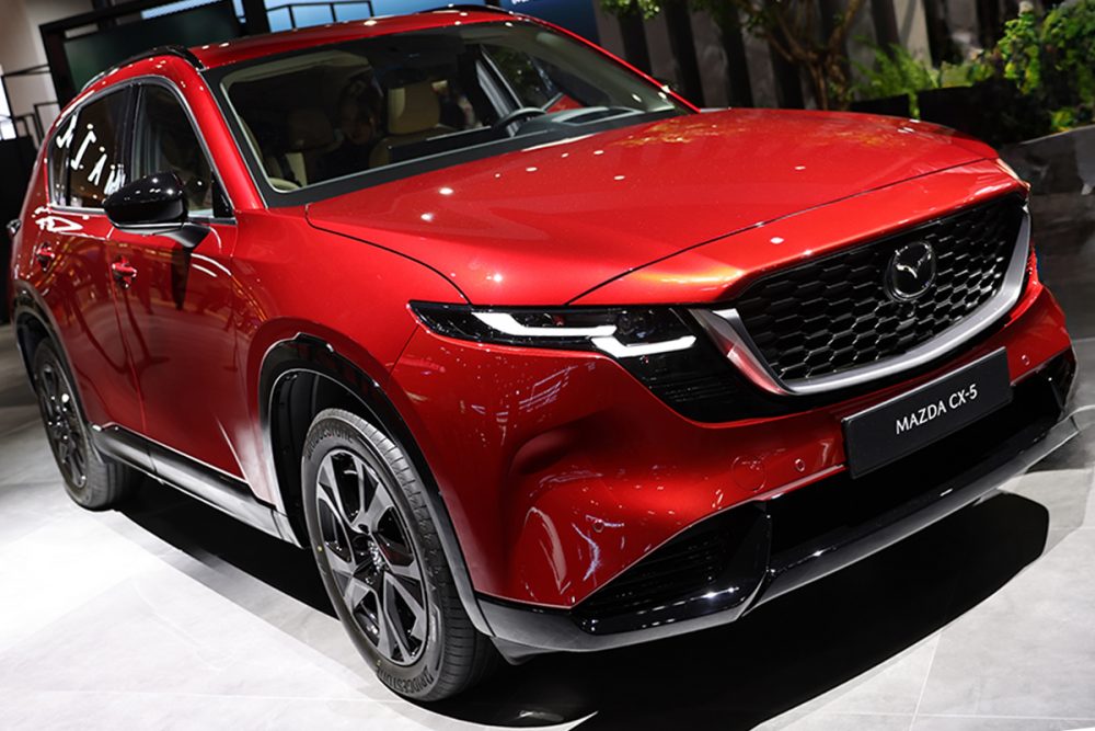 似ているようでかなり違う！ マツダ新型「CX-5」の外観デザインが先代からどう変わったか検証