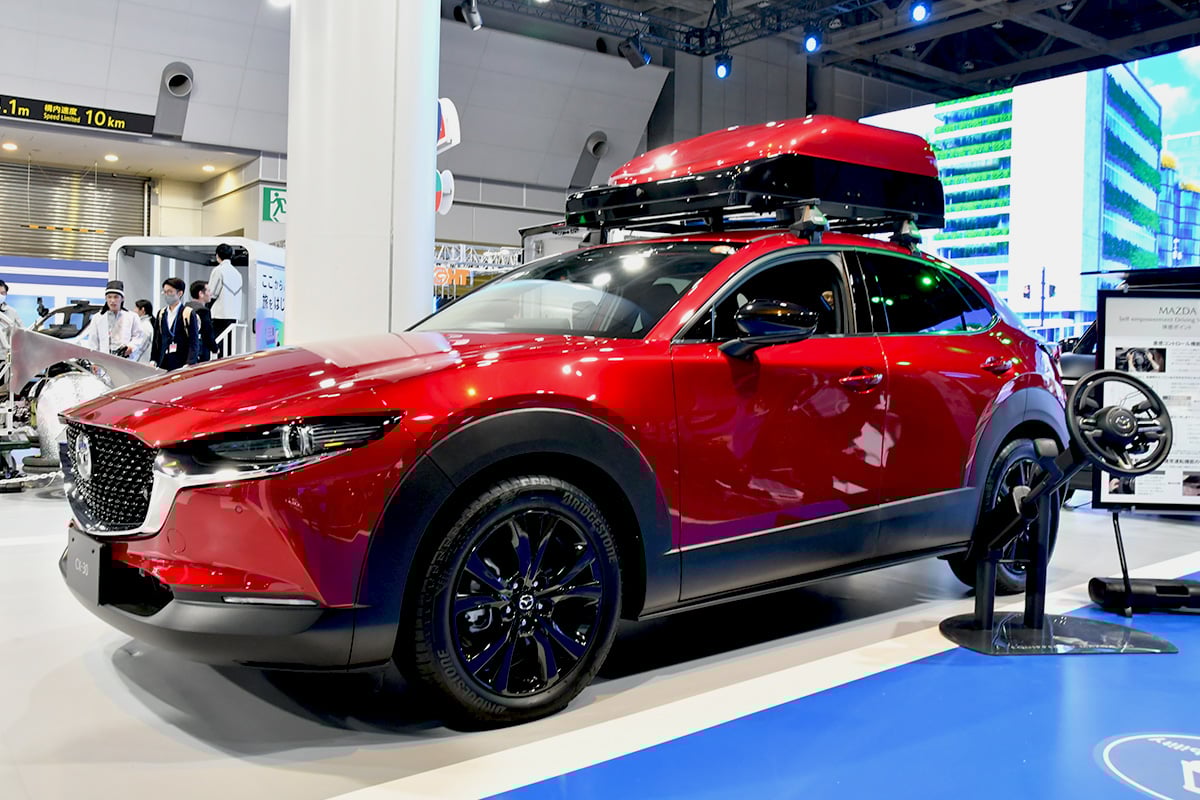 走る歓びをすべての人に！ ”手だけで運転できる”マツダ「CX-30 SeDV」をジャパンモビリティショーで体験