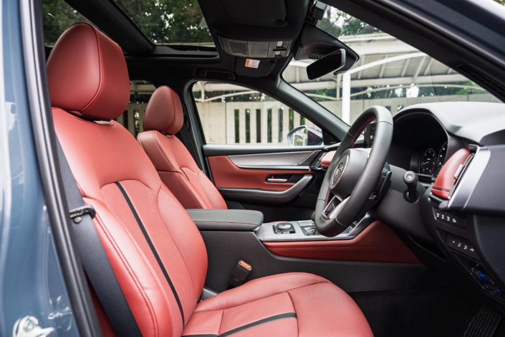 マツダ「CX-60」の新境地！ 赤内装が美しい最新グレード「XD-HYBRID Drive Edition Burgundy Leather Package」の購入費用をシミュレーションしてみた