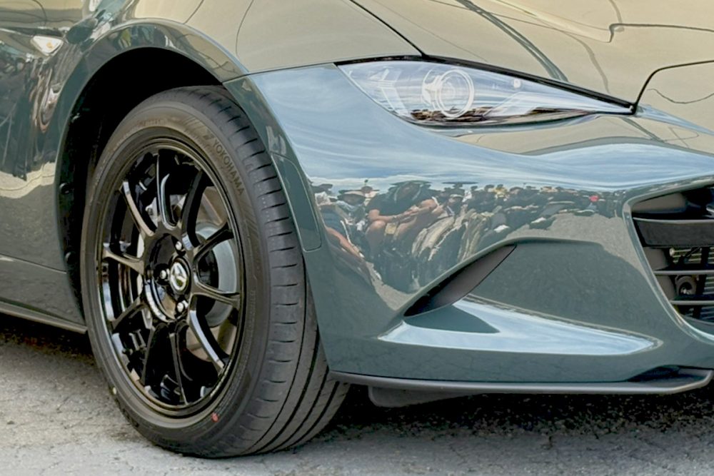 デビュー以来タイヤ銘柄も初めて変更！ マツダロードスター新車装着用16インチタイヤが横浜ゴム「ADVAN Sport V107」に