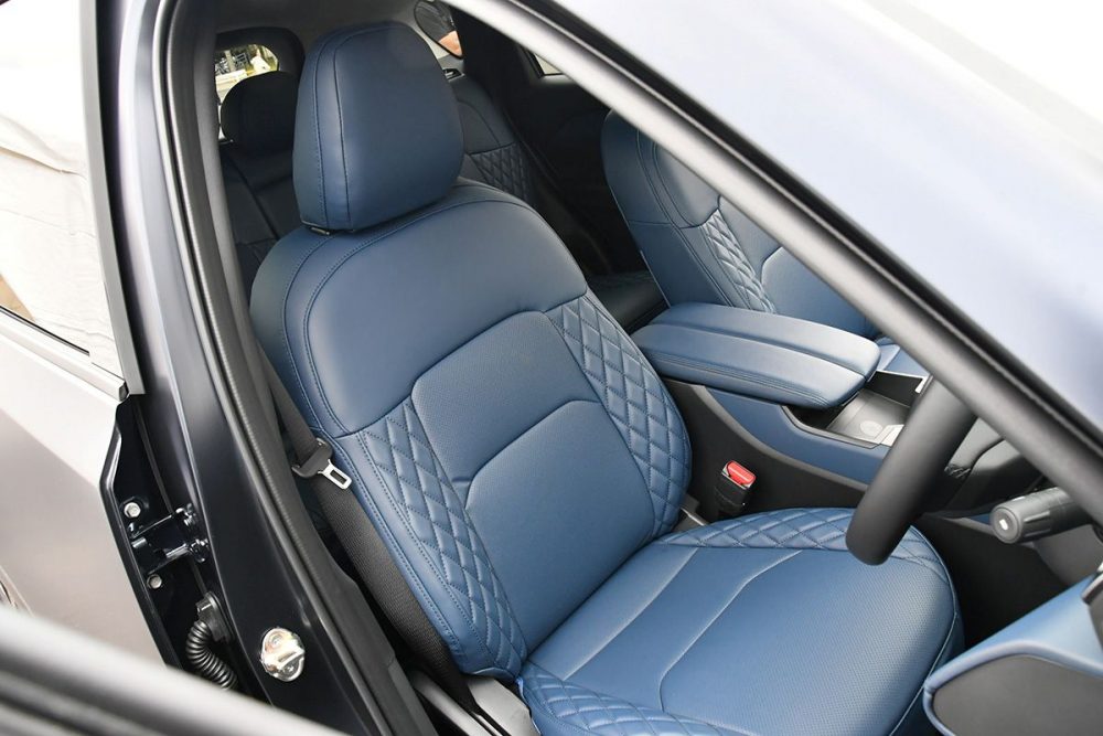 これが未来のマツダCX-5になるかも!? 量産市販モデルにはない「ブルー」仕立ての”新たな世界観”を演出したモデルが公開