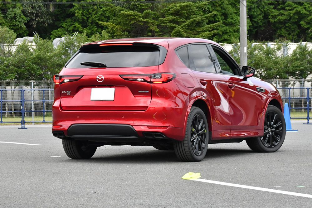 CX-60／CX-80で学ぶ“大きなSUVをうまく運転するコツ”とは？ マツダのインストラクターがたっぷり丁寧に教えてくれる「安心ドライビングレッスン」