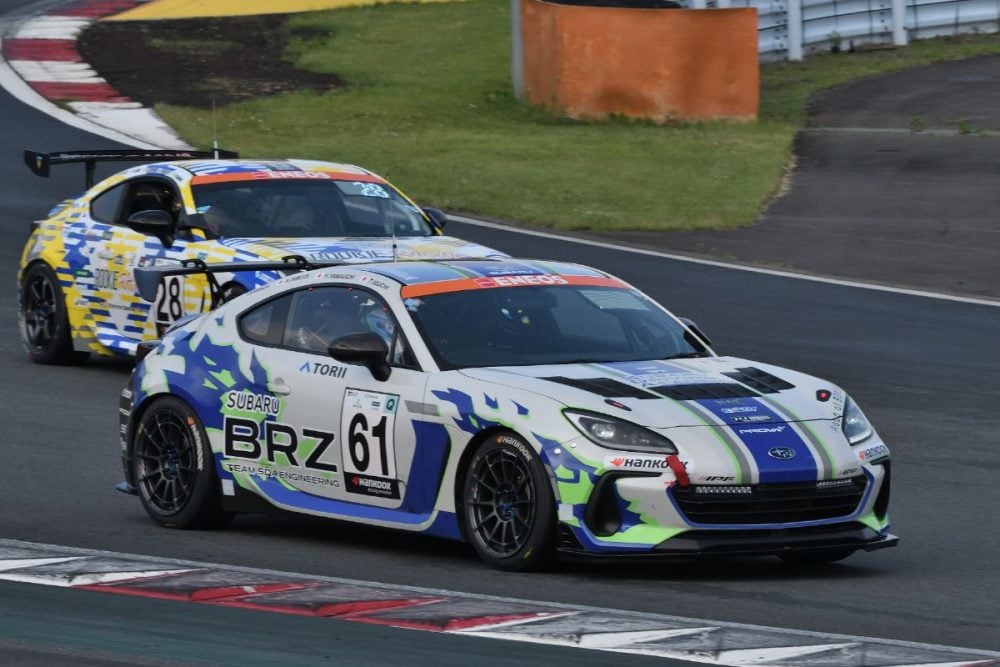 「28号車 ORC ROOKIE GR86 CNF Concept」と「61号車 Team SDA Engineering BRZ CNF Concept」が24時間レースに挑む！ 