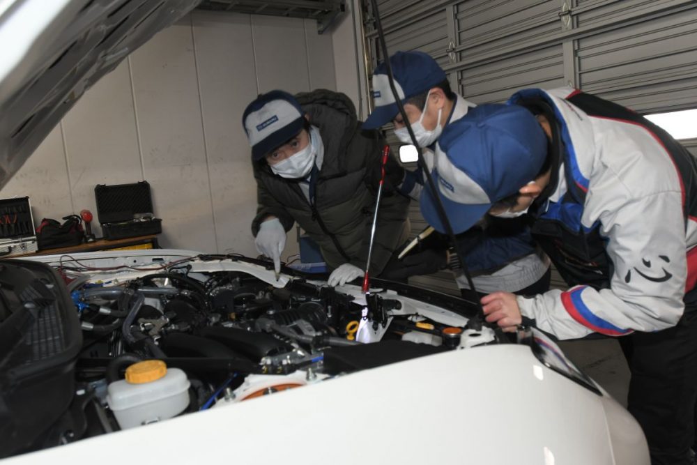 車両開発などは、スバルドライビングアカデミーを中心にスバル技術本部が参加して進められている