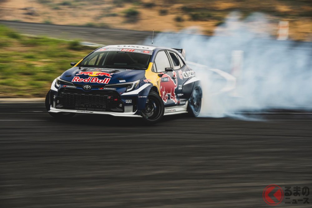 ドリフト走行を披露する「Red Bull GR COROLLA」