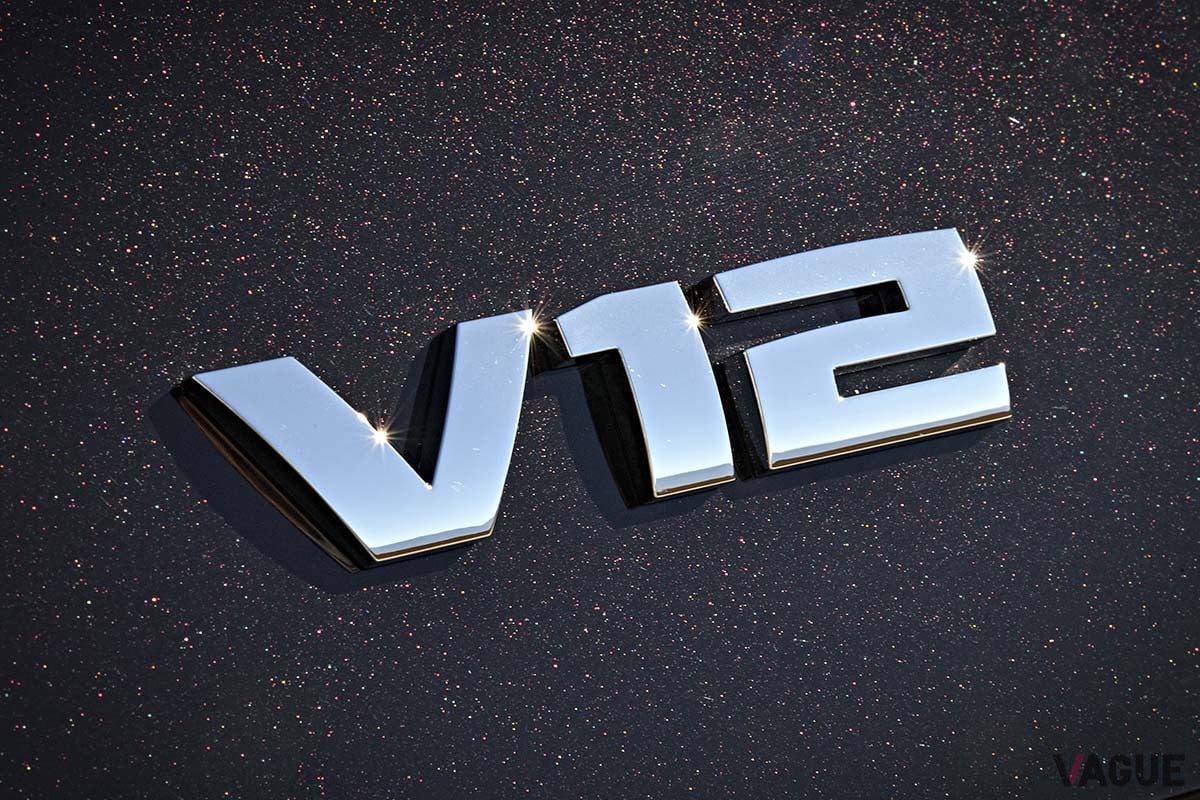 多くの高級車メーカーでトップモデルに採用されている12気筒エンジン。とくに、完全バランスエンジンと呼ばれているV12は、スーパーカーだけでなくラグジュアリーセダンでも採用されていた（C）BMW AG