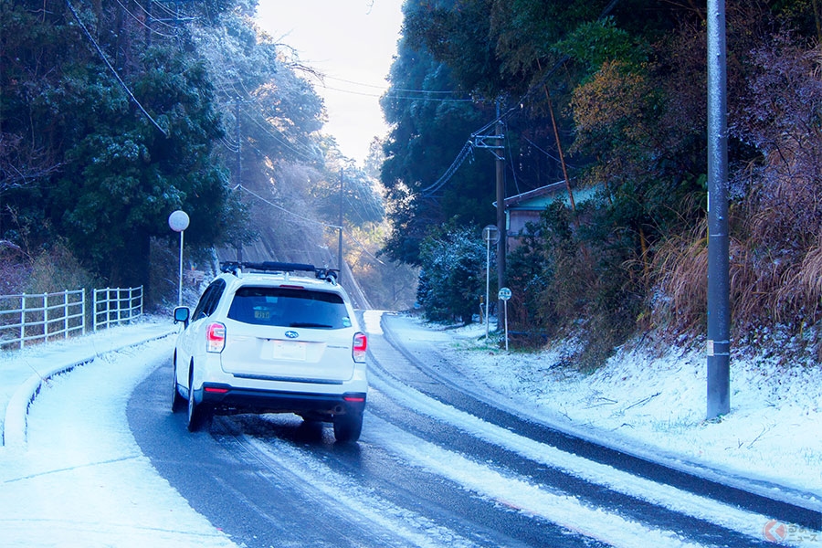 どんなクルマでも雪道ドライブに油断は禁物！ 