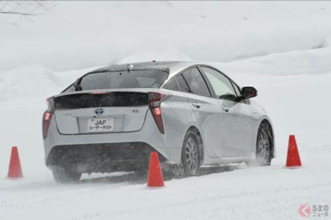 愛車の駆動輪知らないと危険 積雪時 非駆動輪に誤装着のタイヤチェーンは効果ナシ くるまのニュース