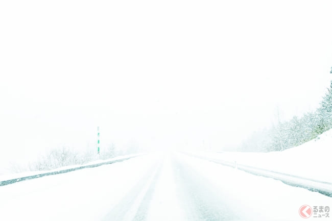 アウト は ホワイト と 車での帰省、突然の吹雪・ホワイトアウトで“死なない”ための注意点…絶対準備すべき物