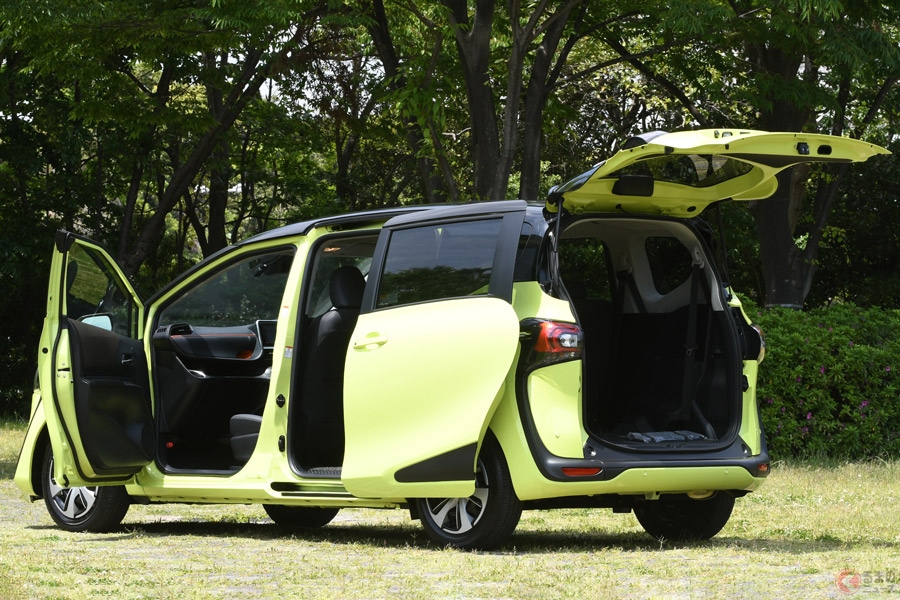 車のバックドア開いたままの走行は違法 荷物の積みすぎはng行為なのか くるまのニュース