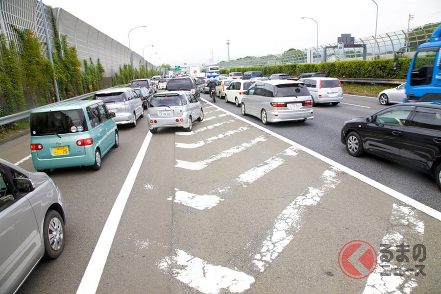 高速道路での渋滞イメージ