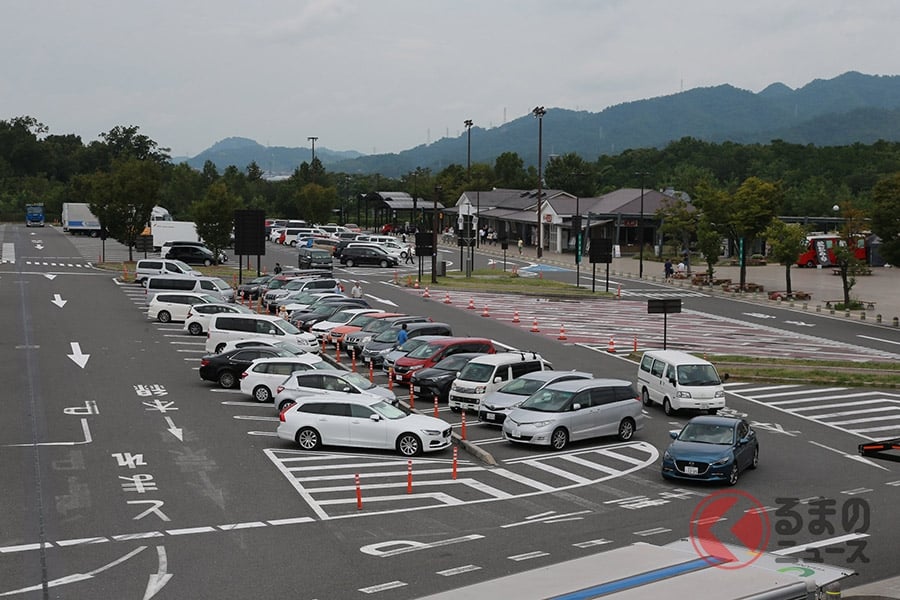 SA・PAの一般的な駐車場イメージ