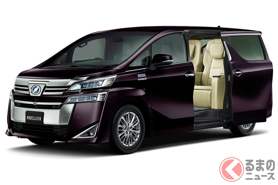 8人乗れる空間を贅沢に4人乗りとした「ヴェルファイア ロイヤルラウンジ」