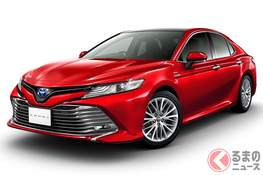流麗なフォルムの高級セダンとなった現行型「カムリ」