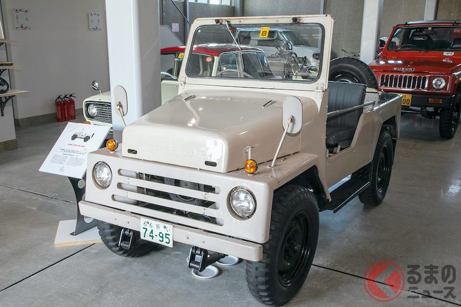 記念すべき初代ジムニーのLJ10(右)と2期モデルのLJ20。この顔のデザインは、現行型にもフューチャーされている。
