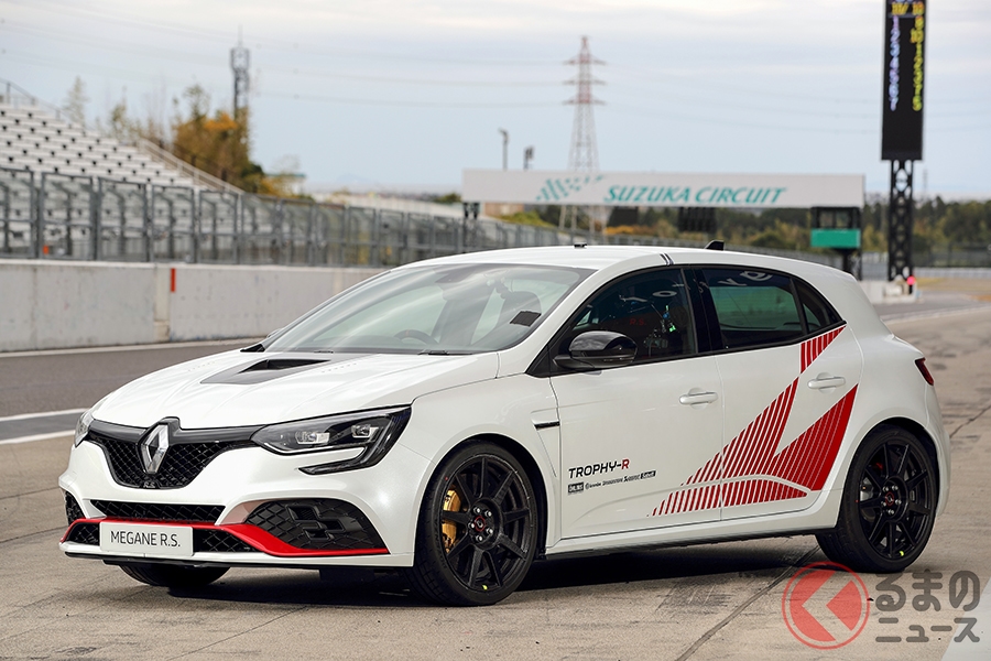 東京オートサロン2020ルノーブースで発表、展示される「メガーヌ ルノー・スポール トロフィーR」