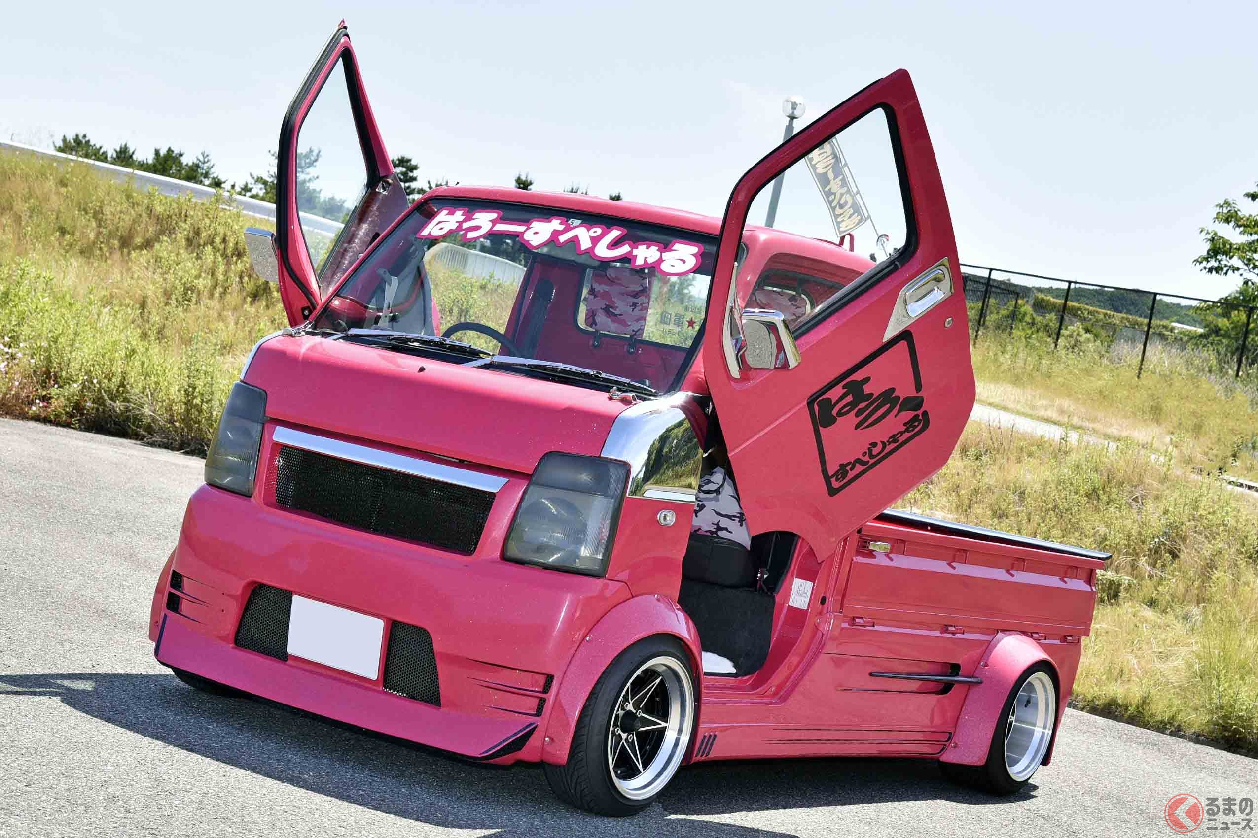 街道レーサー風カスタムに、スーパーカーのようなドアの開閉スタイルが斬新