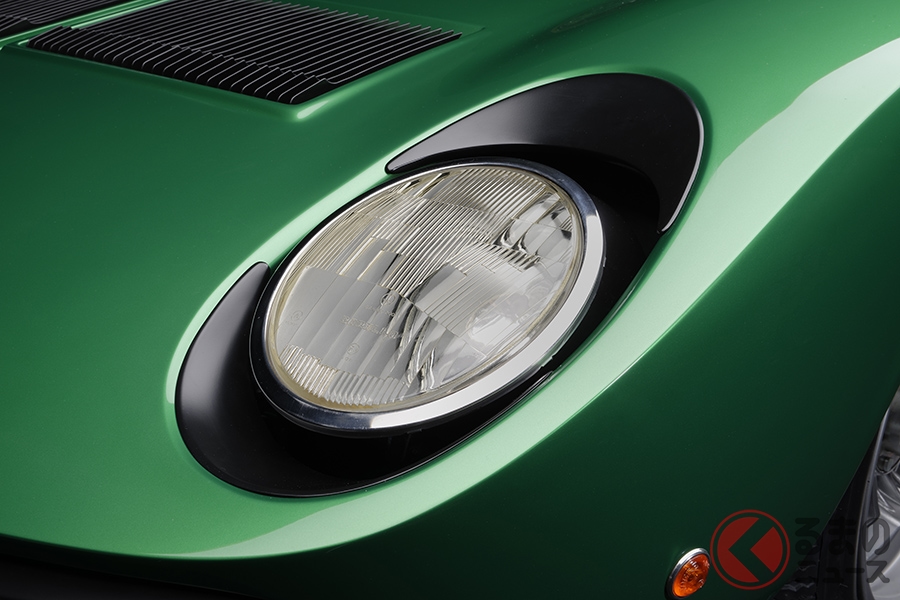 最初期のまつ毛なしP400SV。分割されているのが分かる