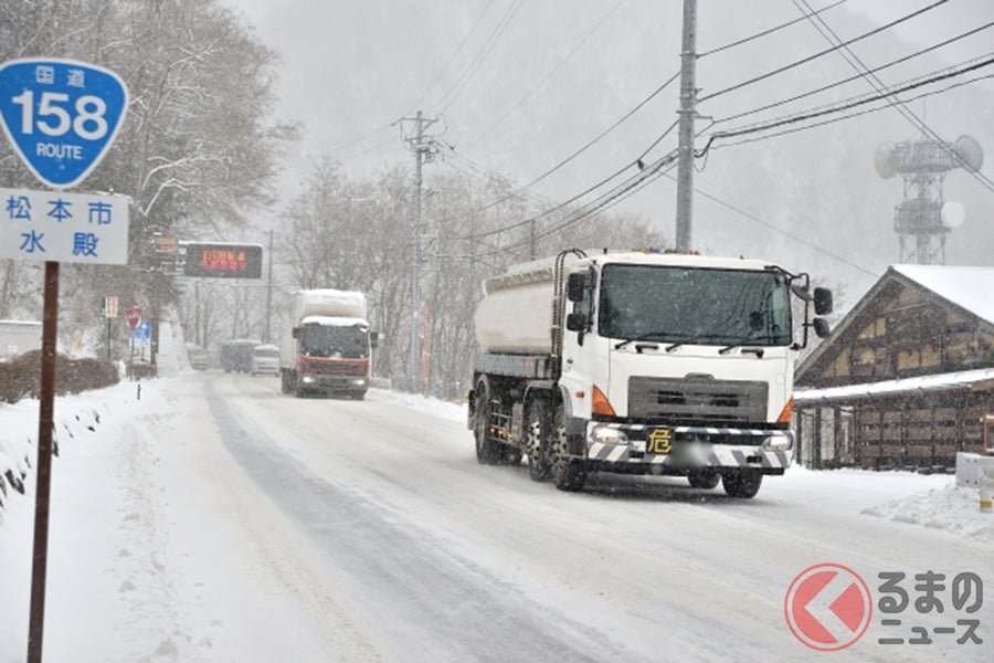 積雪した道路の様子