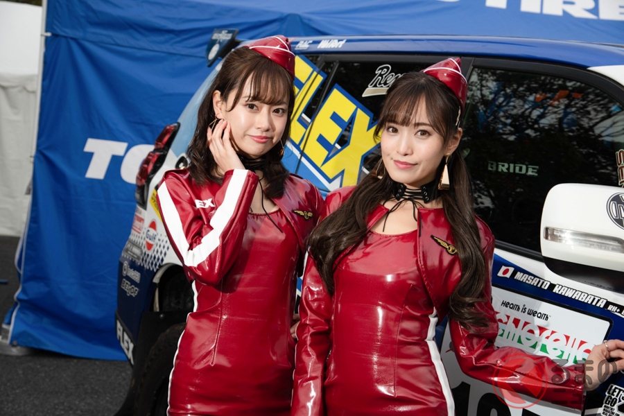 FLEX GIRLの藤澤友千菜さん(左)と引地裕美さん(右)