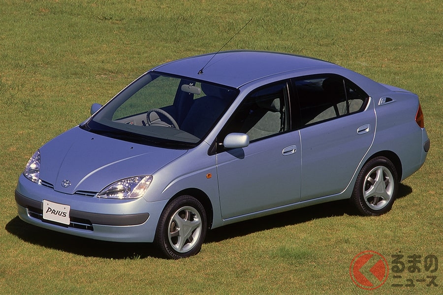 世界初の量産ハイブリッド車で、自動車の歴史を変えた存在の初代「プリウス」