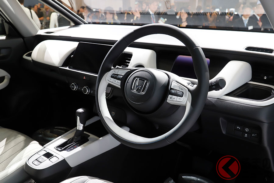 Aピラーが細くなって視界が広い新型フィット