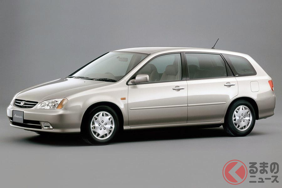 ミニバンとステーションワゴンの中間的なクルマだった「アヴァンシア」