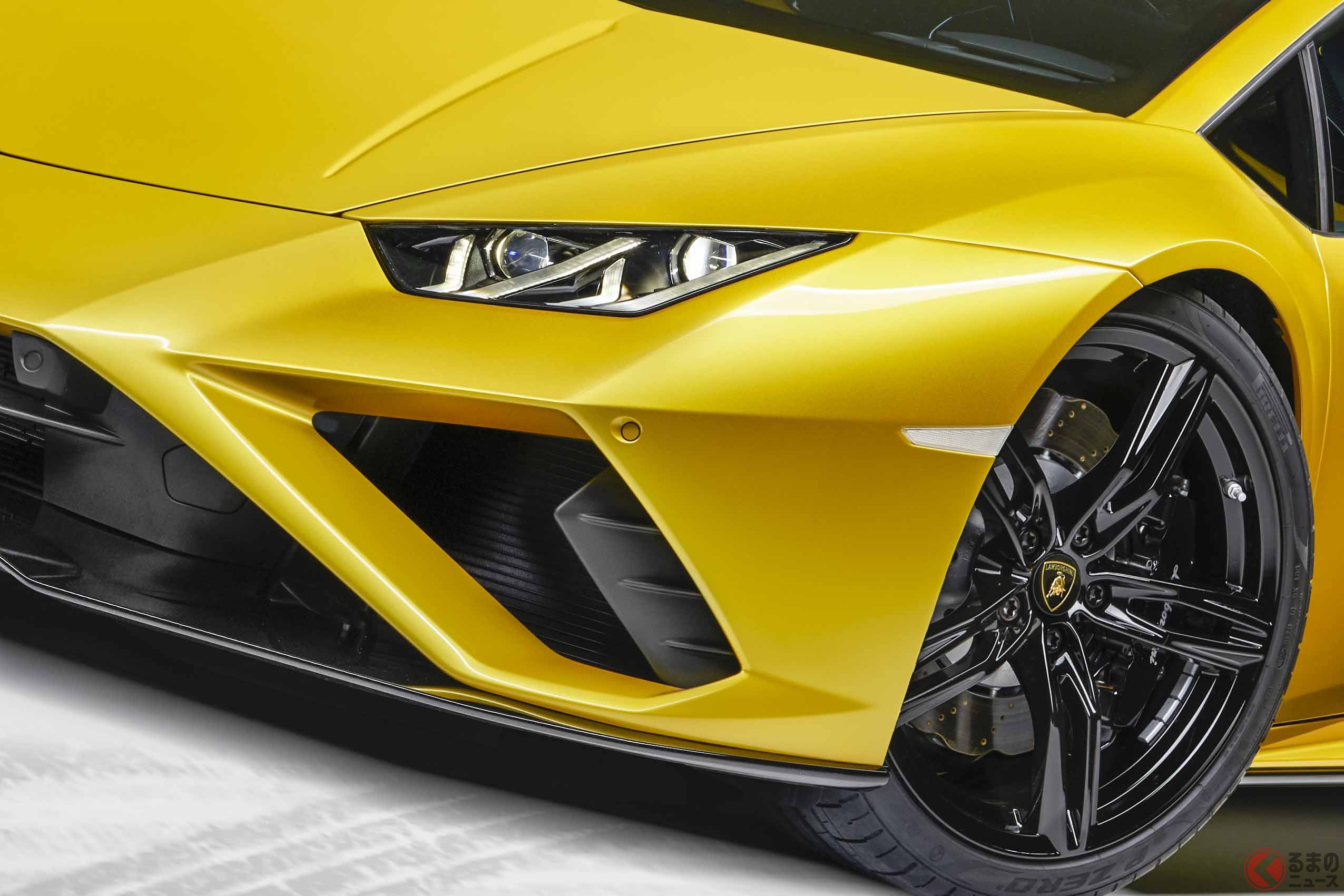 専用のエアインテークのデザインが与えられた「ウラカンEVO RWD」