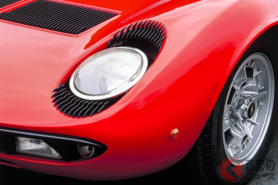 ポップアップ式のミウラのヘッドライトは特徴的だが、フィアット850スパイダーのヘッドライトの流用だった