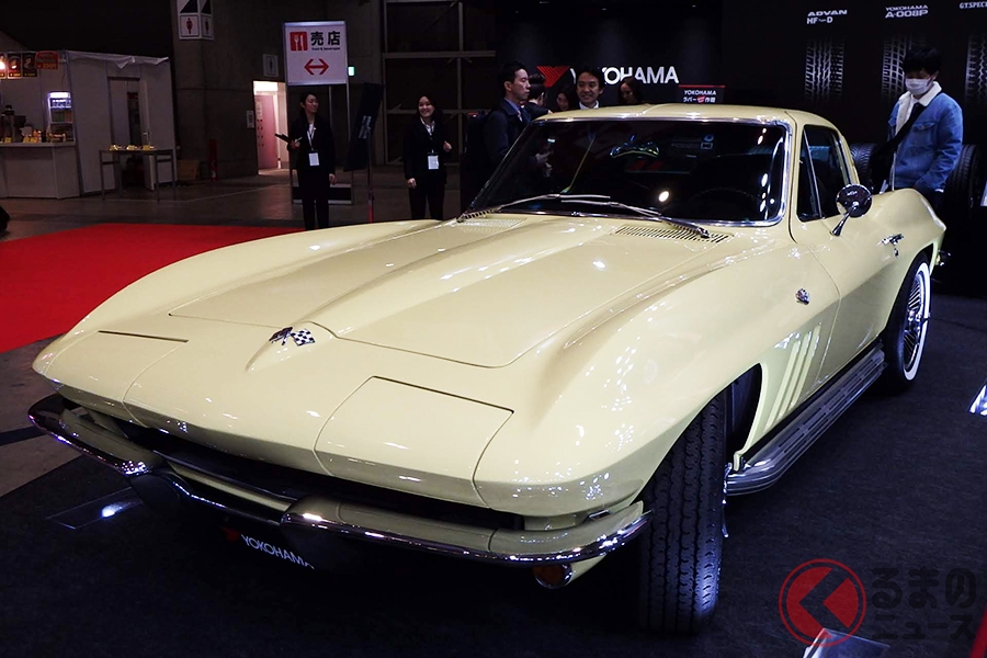 ヨコハマブースに展示されている2代目C2コルベット