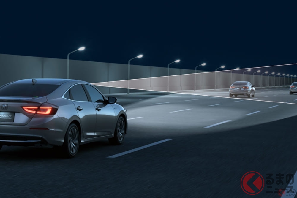 前走車を検知してハイ/ローを切り替える「オートハイビーム」(イメージ)