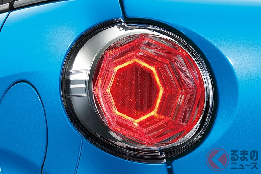 造形も見せ方もユニークな「キャスト アクティバ」のテールランプ