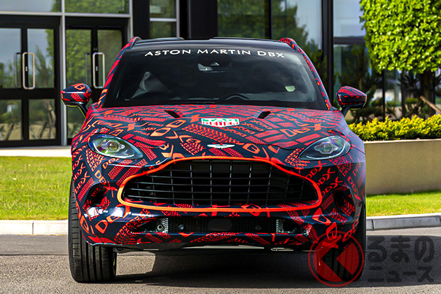 車両テストのほかにもミッションを担っている、アストンマーティンDBXの擬装ラッピングカー