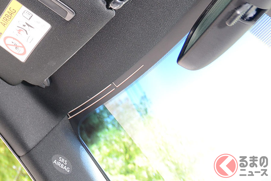 トヨタ15代目の「クラウン」には青いシェードが装備されていた