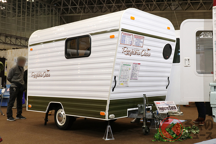ミスティックの「Registro Cuco」。価格:267万7400円(展示車価格/諸費用別・消費税別)。全長3525×全幅1720×全高2270mmという、軽自動車の全長よりもわずかに大きいだけのトレーラーです