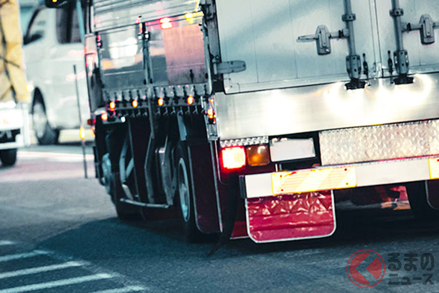 大型車と乗用車では、動きが異なります