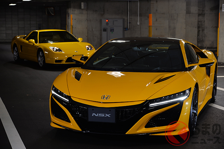 現行型NSXに追加された新ボディカラー、インディイエロー・パールII。初代NSXの「インディイエロー・パール」(奥)をイメージさせる色だ
