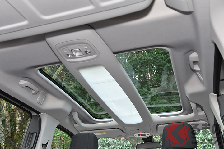 MODUTOP(モジュトップ)と呼ばれる、パノラミックガラスルーフと多機能ルーフストレージがひとつになったルーフ