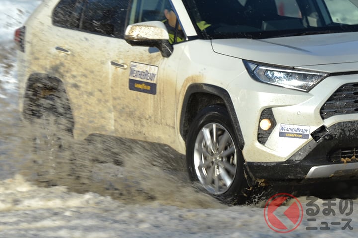 オールシーズンタイヤはシャーベット状の路面でも走れる性能を持つ