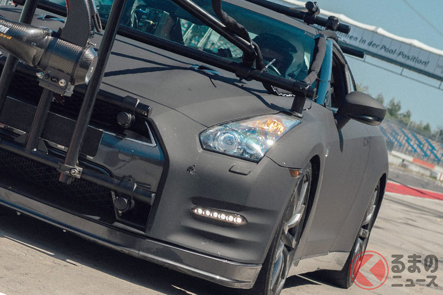 GT-R NISMOを撮影するために開発されたカメラ車仕様のGT-R