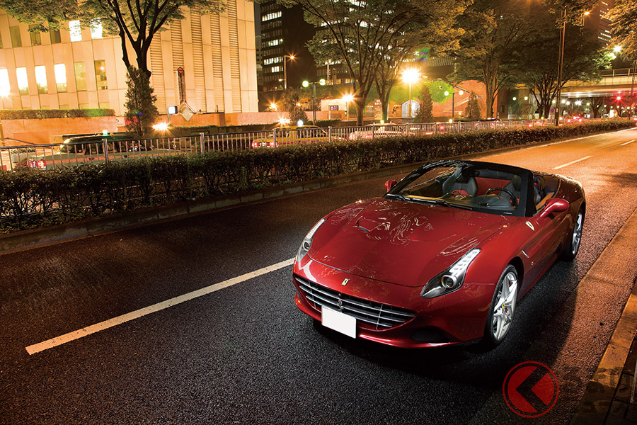 深夜の新宿副都心エリアは、クルマの通りも少なく、撮影ポイントである